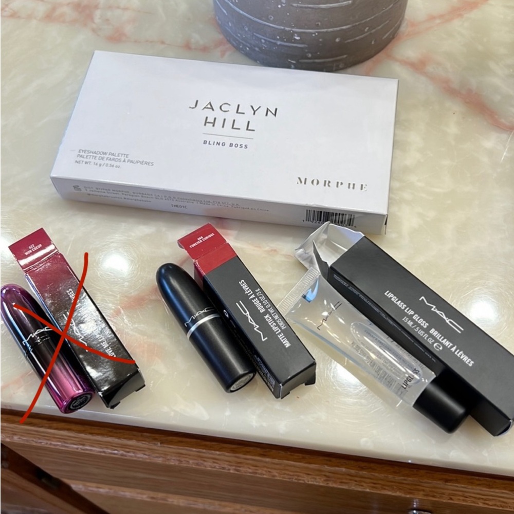 ❌ SOLD, 2 MAC BEAUTY BUNDLE